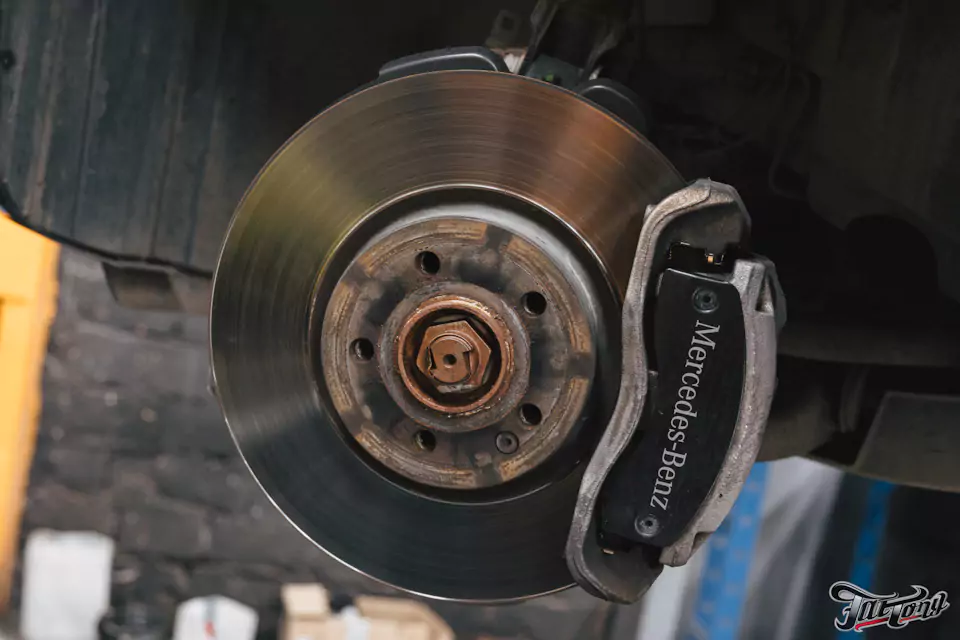 Апгрейд для Mercedes V-Class: установили усиленную тормозную систему Brembo на переднюю ось